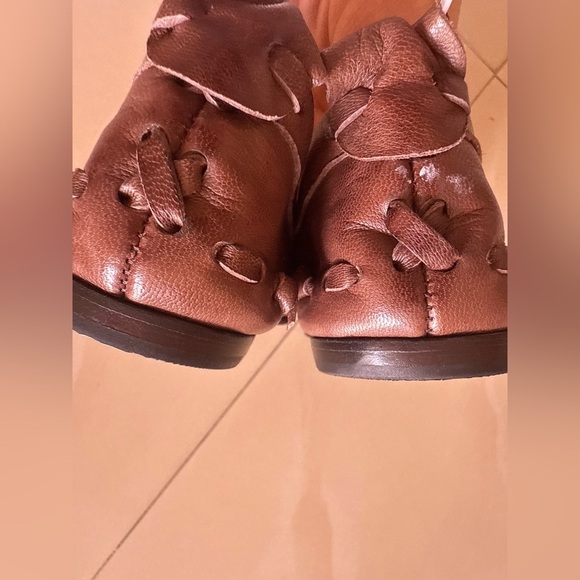 BCBG Max Azria flower flats shoes size 5.5 brown  new without tag - Picture 5 of 16